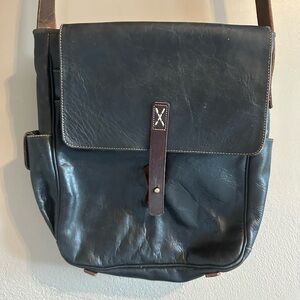Elegant Dark Leather Men's Messenger Bag